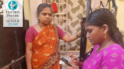 A volunteer collects data during the caste survey. (HT photo) A volunteer collects data during the caste survey. (HT photo)