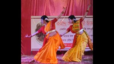 Artists Perform at 163rd Rabindra Jayanti Celebrations Organised by the Bengali Club & Youngmen’s Association and Nikhil Bharat Bang Sahitya Sammelan at Bengali Club, Lucknow (HT Photo) Artists Perform at 163rd Rabindra Jayanti Celebrations Organised by the Bengali Club & Youngmen’s Association and Nikhil Bharat Bang Sahitya Sammelan at Bengali Club, Lucknow (HT Photo)