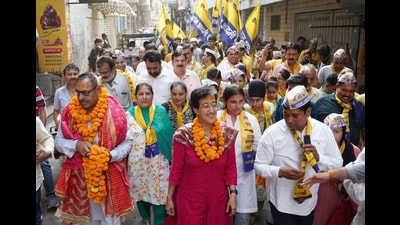 Delhi minister Atishi and AAP’s South Delhi Lok Sabha candidate Sahi Ram campaign in Govindpuri on Wednesday. (Sanchit Khanna/HT Photo) Delhi minister Atishi and AAP’s South Delhi Lok Sabha candidate Sahi Ram campaign in Govindpuri on Wednesday. (Sanchit Khanna/HT Photo)