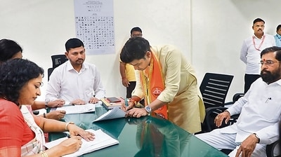 Dr Shrikant Shinde filing his nomination form for Kalyan in the presence of father and chief miniser Eknath Shinde (Pramod Tambe/HT Photo)