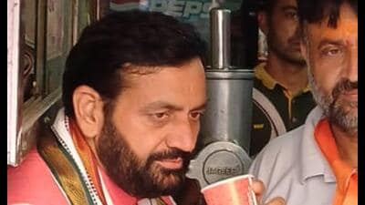 He was speaking at a corner meeting by BJP leader Kishore Nagpal in Karnal main market. (HT Photo) He was speaking at a corner meeting by BJP leader Kishore Nagpal in Karnal main market. (HT Photo)