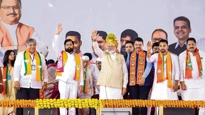 Prime Minister Narendra Modi with Maharashtra Chief Minister Eknath Shinde, Deputy Chief Minister Devendra Fadnavis and others in Kolhapur. (PTI)