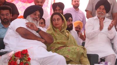 Shiromani Akali Dal (SAD) president Sukhbir Singh Badal and party’s Bathinda candidate Harsimrat Kaur Badal during a rally in Talwandi Sabo on Wednesday. (HT File)
