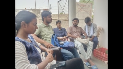 Students discuss elections at a tea stall near the campus (HT Photo) Students discuss elections at a tea stall near the campus (HT Photo)