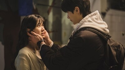 New still from the Episode 9-10 broadcast of Lovely Runner on tvN. (tvN) New still from the Episode 9-10 broadcast of Lovely Runner on tvN. (tvN)