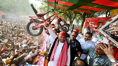 Samajwadi Party (SP) Chief Akhilesh Yadav holds a bicycle during a rally, in Hardoi, Uttar Pradesh. (ANI) Samajwadi Party (SP) Chief Akhilesh Yadav holds a bicycle during a rally, in Hardoi, Uttar Pradesh. (ANI)