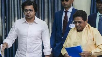 BSP chief Mayawati with her nephew Akash Anand (PTI Photo) BSP chief Mayawati with her nephew Akash Anand (PTI Photo)