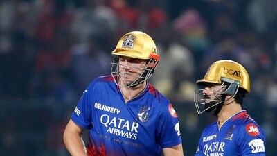 Rain caused a brief interruption right after he fell after which Kohli put up a stand of 92 runs off just 46 balls with Cameron Green, who scored 46 in 27 balls. (AFP) Rain caused a brief interruption right after he fell after which Kohli put up a stand of 92 runs off just 46 balls with Cameron Green, who scored 46 in 27 balls. (AFP)