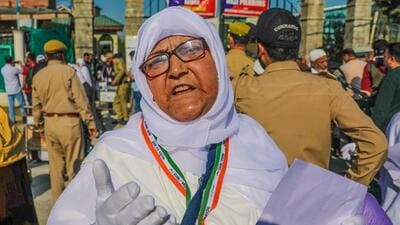 Hajj pilgrims leave for the pilgrimage to the Muslim holy city of Mecca, in Srinagar. (Waseem Andrabi /HT) Hajj pilgrims leave for the pilgrimage to the Muslim holy city of Mecca, in Srinagar. (Waseem Andrabi /HT)