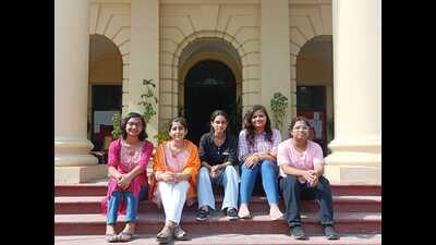 IT College students Ishita Shukla, Jagrati Singh, Layba Sajid, Anashya Verma and Anushka Singh. (Mushtaq Ali/ HT) IT College students Ishita Shukla, Jagrati Singh, Layba Sajid, Anashya Verma and Anushka Singh. (Mushtaq Ali/ HT)