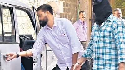 Mohammed Rafik Sardar Choudhari, 37, the fifth person to be arrested in connection with the firing incident at Salman Khan’s Bandra Bandstand apartment. (Anshuman Poyrekar/ Hindustan Times) (HT_PRINT) Mohammed Rafik Sardar Choudhari, 37, the fifth person to be arrested in connection with the firing incident at Salman Khan’s Bandra Bandstand apartment. (Anshuman Poyrekar/ Hindustan Times) (HT_PRINT)