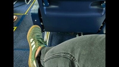 The passenger shared this picture while complaining about the legroom on a Ryanair flight. (X/@LordMakenzi)