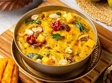 Prepare this delicious mango dal dhokli (Rajdhani ) Prepare this delicious mango dal dhokli (Rajdhani )