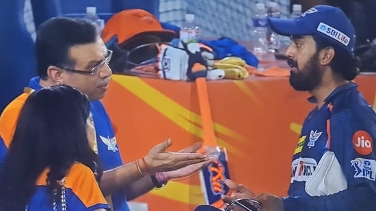 Sanjiv Goenka (L) in an animated chat with KL Rahul (X)