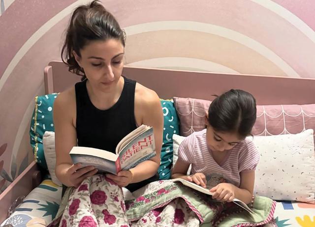 Inaaya has started figuring out punchlines and verbal humour from her mum, Soha Ali Khan. (INSTAGRAM/@SAKPATAUDI) Inaaya has started figuring out punchlines and verbal humour from her mum, Soha Ali Khan. (INSTAGRAM/@SAKPATAUDI)