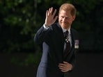 TOPSHOT - Britain's Prince Harry, Duke of Sussex waves as he arrives to attend a ceremony marking the 10th anniversary of the Invictus Games, at St Paul's Cathedral in central London, on May 8, 2024. (Photo by JUSTIN TALLIS / AFP) TOPSHOT - Britain's Prince Harry, Duke of Sussex waves as he arrives to attend a ceremony marking the 10th anniversary of the Invictus Games, at St Paul's Cathedral in central London, on May 8, 2024. (Photo by JUSTIN TALLIS / AFP)