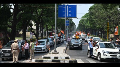 Cops directing BJP candidate’s supporters as they drive on the wrong side during the road show in Chandigarh. (Keshav Singh/HT) Cops directing BJP candidate’s supporters as they drive on the wrong side during the road show in Chandigarh. (Keshav Singh/HT)