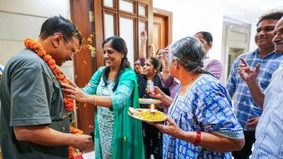 Delhi chief minister Arvind Kejriwal is garlanded by his wife Sunita Kejriwal and mother Gita Devi upon the chief minister’s arrival at his official residence at Civil Lines on Friday evening after he was released from Tihar jail. (ANI) Delhi chief minister Arvind Kejriwal is garlanded by his wife Sunita Kejriwal and mother Gita Devi upon the chief minister’s arrival at his official residence at Civil Lines on Friday evening after he was released from Tihar jail. (ANI)