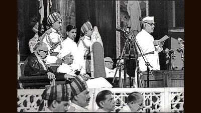 Dr Zakir Husain takes oath as the President at a ceremony attended by outgoing President S Radhakrishnan on May 13, 1967. (HT Archive) Dr Zakir Husain takes oath as the President at a ceremony attended by outgoing President S Radhakrishnan on May 13, 1967. (HT Archive)