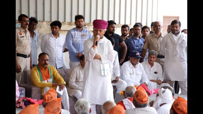 Union Minister of State and BJP’s candidate for the Gurgaon Lok Sabha seat, Rao Inderjit Singh, addresses a public meeting at Naharpur village in Gurugram on Thursday. (Parveen Kumar/HT PHOTO) Union Minister of State and BJP’s candidate for the Gurgaon Lok Sabha seat, Rao Inderjit Singh, addresses a public meeting at Naharpur village in Gurugram on Thursday. (Parveen Kumar/HT PHOTO)