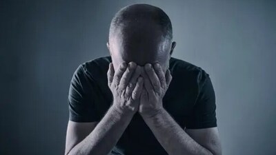 When the nervous system feels unsafe, the body can get stuck in a stress response. "There's a lot of tools you can put in your tool kit to help regulate your cortisol. One of the most powerful is regulating your nervous system. Somatic practices teach your body how to feel calmer, more resilient and safer," wrote Therapist Rebekah Ballagh. Here are a few signs of high Cortisol that we should be aware of. (Unsplash) When the nervous system feels unsafe, the body can get stuck in a stress response. "There's a lot of tools you can put in your tool kit to help regulate your cortisol. One of the most powerful is regulating your nervous system. Somatic practices teach your body how to feel calmer, more resilient and safer," wrote Therapist Rebekah Ballagh. Here are a few signs of high Cortisol that we should be aware of. (Unsplash)