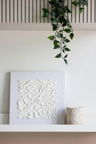 Textures add depth and dimension to the wall (Pexels) Textures add depth and dimension to the wall (Pexels)