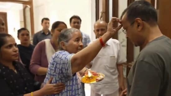 Delhi CM Arvind Kejriwal welcomed back home by his parents.