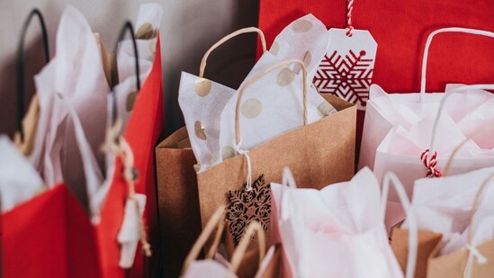 Pampering Gift Set: Assemble a pampering gift set filled with luxurious bath products, soothing lotions, and other self-care essentials. Include items that cater to the specific needs of expectant mothers, such as stretch mark creams or belly&nbsp;butters.(Unsplash)