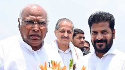 Congress president Mallikarjun Kharge being welcomed by Telangana Chief Minister Revanth Reddy in Hyderabad on Friday. (ANI Photo) Congress president Mallikarjun Kharge being welcomed by Telangana Chief Minister Revanth Reddy in Hyderabad on Friday. (ANI Photo)