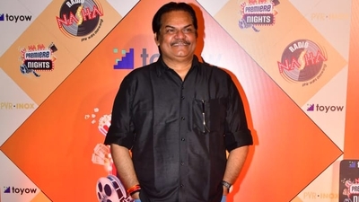 Akhilendra Mishra posed for the paparazzi as he arrived at the screening of Sarfarosh. In the film, he played Rambandhu Gupta aka Mirchi Seth. 