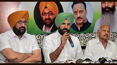 Congress’ Punjab unit chief and Ludhiana Lok Sabha candidate Amrinder Singh Raja Warring addressing the media in Ludhiana on Saturday. (Gurpreet Singh/HT) Congress’ Punjab unit chief and Ludhiana Lok Sabha candidate Amrinder Singh Raja Warring addressing the media in Ludhiana on Saturday. (Gurpreet Singh/HT)