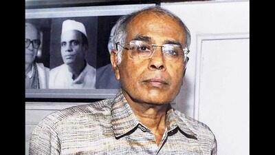 Dr Dabholkar, while on a morning walk, was shot dead by two motorcycle-borne assailants near Omkareshwar Bridge in Shaniwar Peth on August 20, 2013. (HT PHOTO) Dr Dabholkar, while on a morning walk, was shot dead by two motorcycle-borne assailants near Omkareshwar Bridge in Shaniwar Peth on August 20, 2013. (HT PHOTO)
