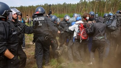 A police officer uses pepper spray as they try to block activists running in the direction of Tesla Gigafactory during a protest against its expansion, in Gruenheide near Berlin, Germany, May 10, 2024. REUTERS/Christian Mang (REUTERS)