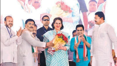 Nandurbar [Maharashtra], May 11 (ANI): Congress General Secretary Priyanka Gandhi Vadra being felicitated during the Nyay Sankalp Sabha, as Maharashtra Congress Chief Nana Patole looks on, in Nandurbar on Saturday. (ANI Photo) (AICC)
