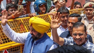 Delhi Chief Minister Arvind Kejriwal with Punjab's Bhagwant Mann visits Hanuman Mandir a day after he got interim bail in a money laundering case, amid Lok Sabha elections, in Delhi's Connaught Place, (PTI) Delhi Chief Minister Arvind Kejriwal with Punjab's Bhagwant Mann visits Hanuman Mandir a day after he got interim bail in a money laundering case, amid Lok Sabha elections, in Delhi's Connaught Place, (PTI)