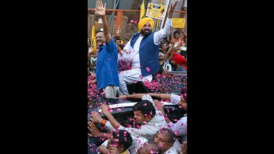 Punjab chief minister Bhagwant Mann along with Delhi CM Arvind Kejriwal during an election rally in New Delhi on Saturday. (AFP) Punjab chief minister Bhagwant Mann along with Delhi CM Arvind Kejriwal during an election rally in New Delhi on Saturday. (AFP)