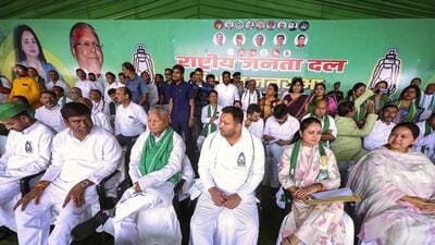 RJD chief Lalu Prasad Yadav with party leaders Tejashwi Yadav and Rohini Acharya in Saran district on April 29. (PTI) RJD chief Lalu Prasad Yadav with party leaders Tejashwi Yadav and Rohini Acharya in Saran district on April 29. (PTI)