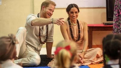 TOPSHOT - Britain's Prince Harry (L), Duke of Sussex, and Britain's Meghan (R), Duchess of Sussex, meet with children during their visit at the Lightway Academy in Abuja on May 10, 2024 as they visit Nigeria as part of celebrations of Invictus Games anniversary. (Photo by Kola SULAIMON / AFP) (AFP) TOPSHOT - Britain's Prince Harry (L), Duke of Sussex, and Britain's Meghan (R), Duchess of Sussex, meet with children during their visit at the Lightway Academy in Abuja on May 10, 2024 as they visit Nigeria as part of celebrations of Invictus Games anniversary. (Photo by Kola SULAIMON / AFP) (AFP)