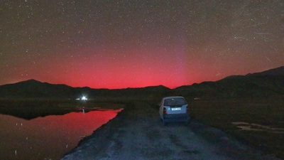 Rare Northern Lights seen in Ladakh due to intense solar storm. (X/snorl) Rare Northern Lights seen in Ladakh due to intense solar storm. (X/snorl)