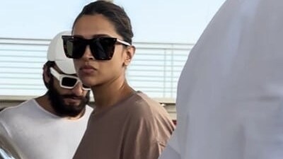 Ranveer Singh and Deepika Padukone were captured by a fan at the airport after their return to Mumbai from a vacation Ranveer Singh and Deepika Padukone were captured by a fan at the airport after their return to Mumbai from a vacation
