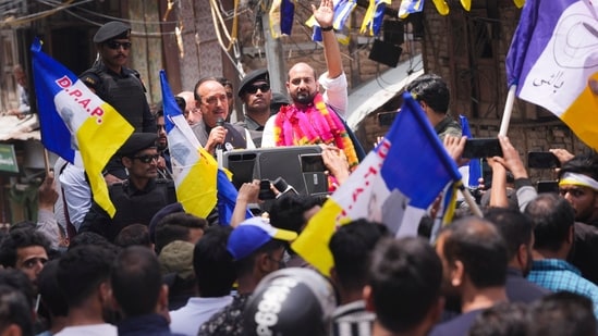 Democratic Progressive Azad Party president Ghulam Nabi (L) Azad with party's Central Kashmir candidate Amir Bhat (R) during a roadshow in Srinagar, Kashmir. &nbsp;(PTI)