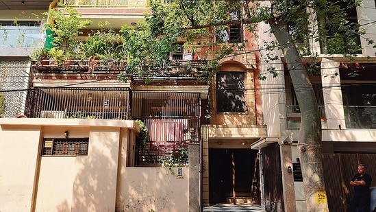 Dr Paul ran his clinic on nearby Birbal Road and stayed on the ground floor of a four-storey building with his wife in Jangpura Extension. (HT PHOTO)