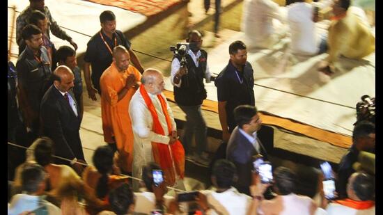 Union home minister Amit Shah and U.P. chief minister Yogi Adityanath at at Dashashwamedh Ghat in Varanasi. (Rajesh Kumar/HT photo)