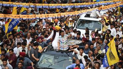 Arvind Kejriwal and Bhagwant Mann during a roadshow in Moti Nagar on Sunday. (Sanchit Khanna/HT Photo) Arvind Kejriwal and Bhagwant Mann during a roadshow in Moti Nagar on Sunday. (Sanchit Khanna/HT Photo)