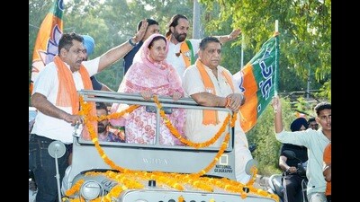 BJP candidate Preneet Kaur during her campaign in Dera Bassi on Sunday. (HT photo)
