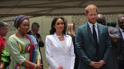 Britain's Prince Harry, Duke of Sussex and his wife Meghan, Duchess of Sussex watch traditional performers as they perform on their arrival, at the Nigerian army headquarters in Abuja, Nigeria May 10, 2024.REUTERS/Akintunde Akinleye (REUTERS)