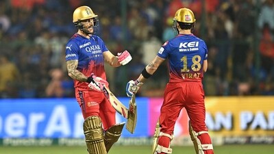 Royal Challengers Bengaluru's Faf du Plessis and Virat Kohli during the Indian Premier League (IPL) Twenty20 cricket match (AFP)