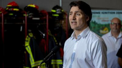 Canada's Prime Minister Justin Trudeau meets with fire chiefs ahead of the anticipated fire season in Kelowna, British Columbia, Canada, on Friday. (REUTERS) Canada's Prime Minister Justin Trudeau meets with fire chiefs ahead of the anticipated fire season in Kelowna, British Columbia, Canada, on Friday. (REUTERS)