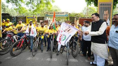 Delhi minister Gopal Rai flags off a bicycle rally of the AAP’s youth wing on Sunday. (HT Photo) Delhi minister Gopal Rai flags off a bicycle rally of the AAP’s youth wing on Sunday. (HT Photo)