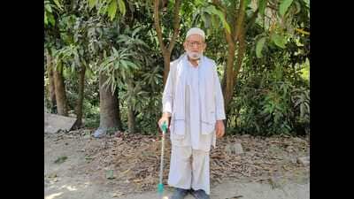 Haji Kaleemullah Khan, also known as The Mango Man of India, grows dozens of varieties of the fruit on his eight-acre farm in Malihabad. (HT) Haji Kaleemullah Khan, also known as The Mango Man of India, grows dozens of varieties of the fruit on his eight-acre farm in Malihabad. (HT)